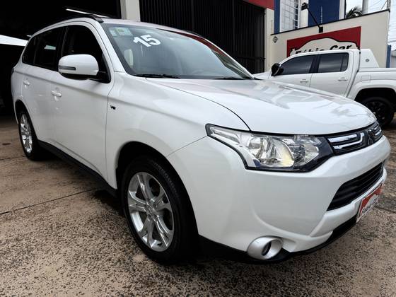 MITSUBISHI OUTLANDER 3.0 GT 4X4 V6 24V GASOLINA 4P AUTOMÁTICO MITSUBISHI OUTLANDER 3.0 GT 4X4 V6 24V GASOLINA 4P AUTOMÁTICO